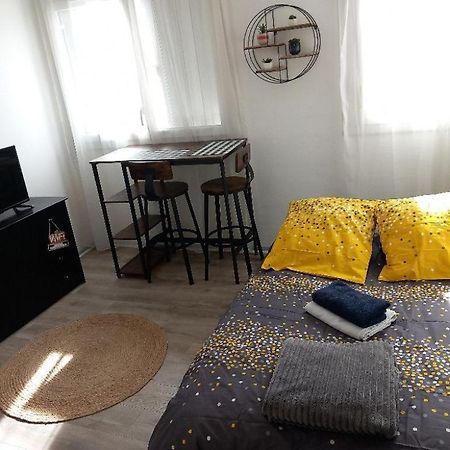 Petit Cocon Tarbais -Wifi-Parking Appartement Tarbes Buitenkant foto