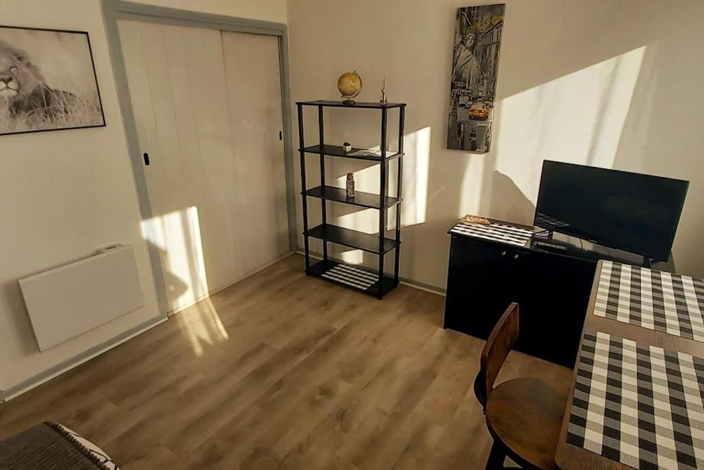 Petit Cocon Tarbais -Wifi-Parking Appartement Tarbes Buitenkant foto