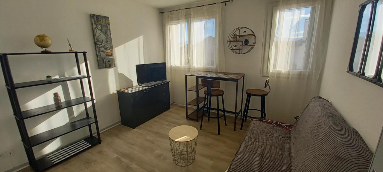 Petit Cocon Tarbais -Wifi-Parking Appartement Tarbes Buitenkant foto